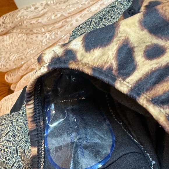 NWT Carmen Marc Valvo Animal Print One Shoulder One Piece Swimsuit Size 10 - Picture 5 of 7